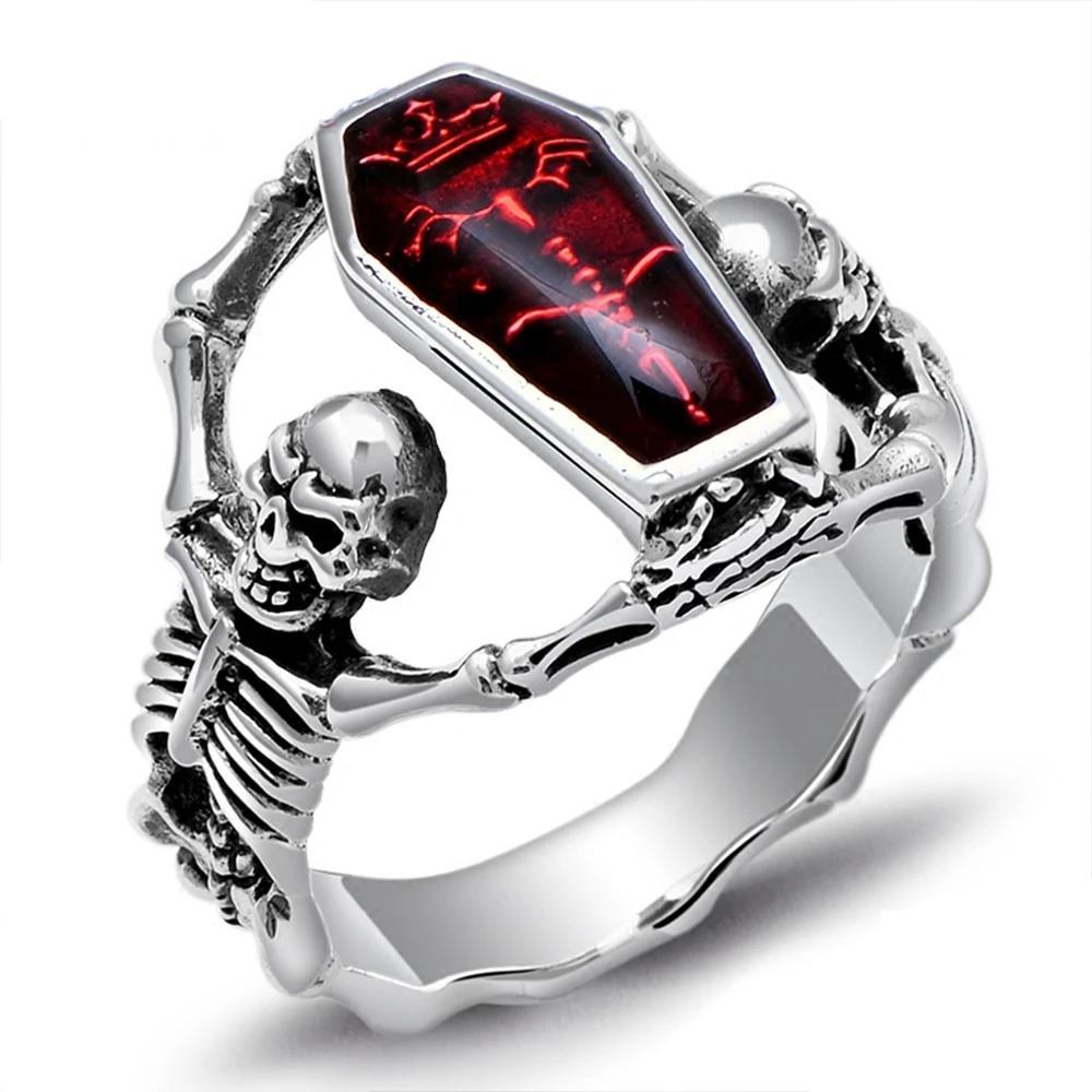 Bague Tête de Mort Femme Cercueil Sanglant - Main Image